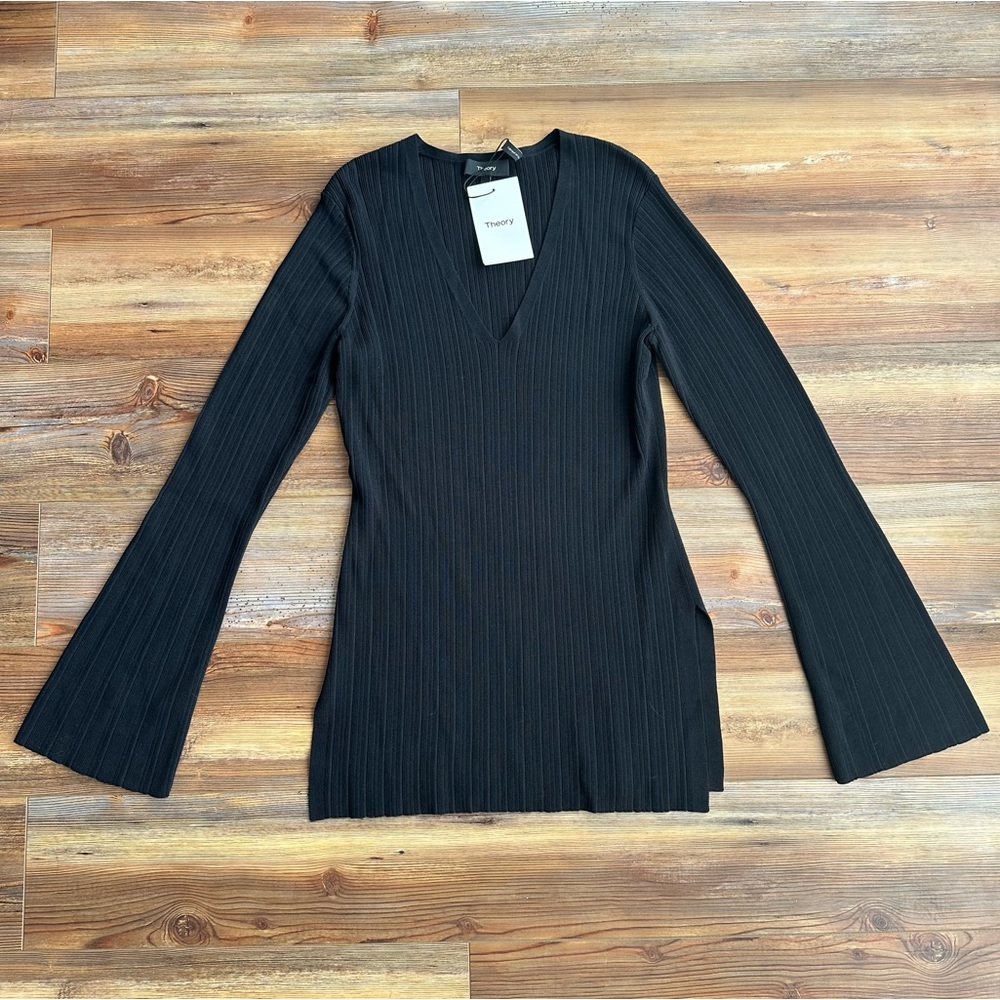 NWT Theory Black Knit V-neck sweater, size M